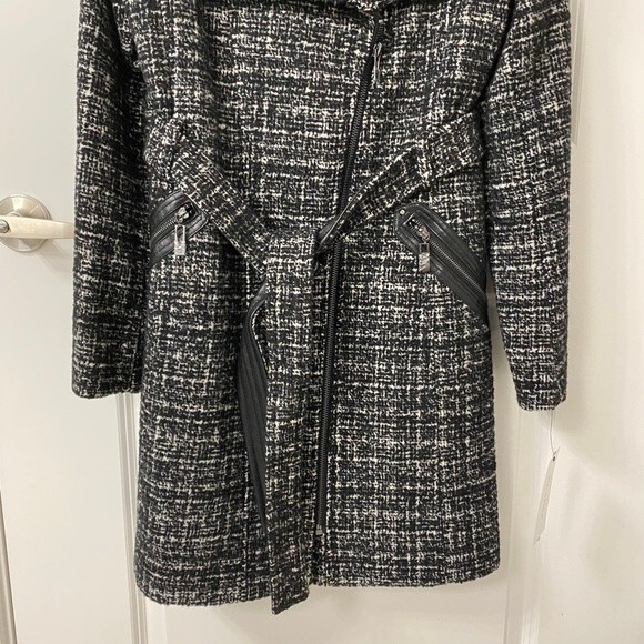 VIA SPIGA Women's Faux Fur Boucle Tweed Belted Coat. Black Tweed. Medium. Chic - Picture 6 of 14